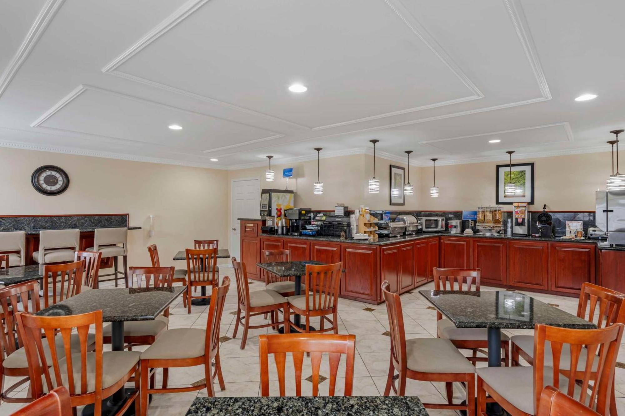 Best Western Pineywoods Inn Atlanta Eksteriør billede